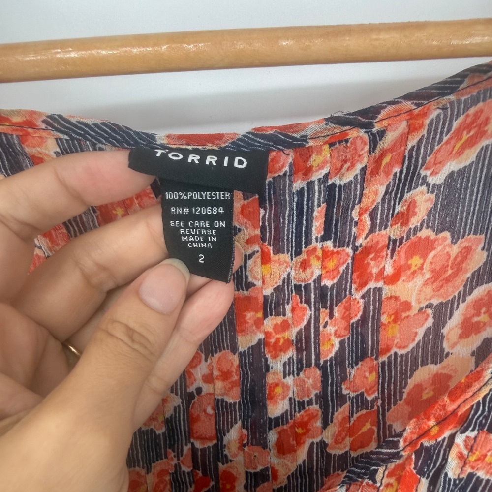 Torrid Ditsy Floral V-Neck Pleated Georgette Blouse Orange Navy Size 2 2X - Picture 6 of 7